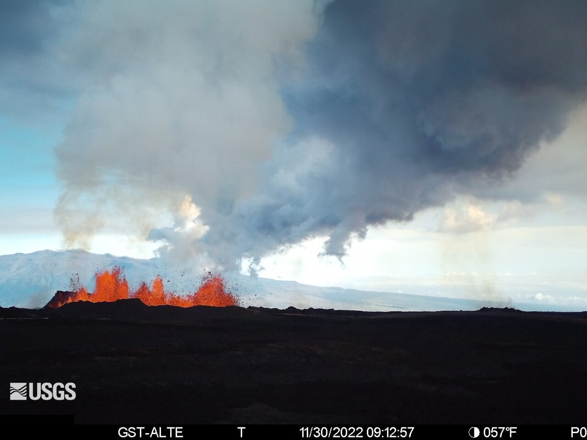 Es gibt eine neue Webcam am Mauna Loa. Wow. usgs.gov/volcanoes/maun…