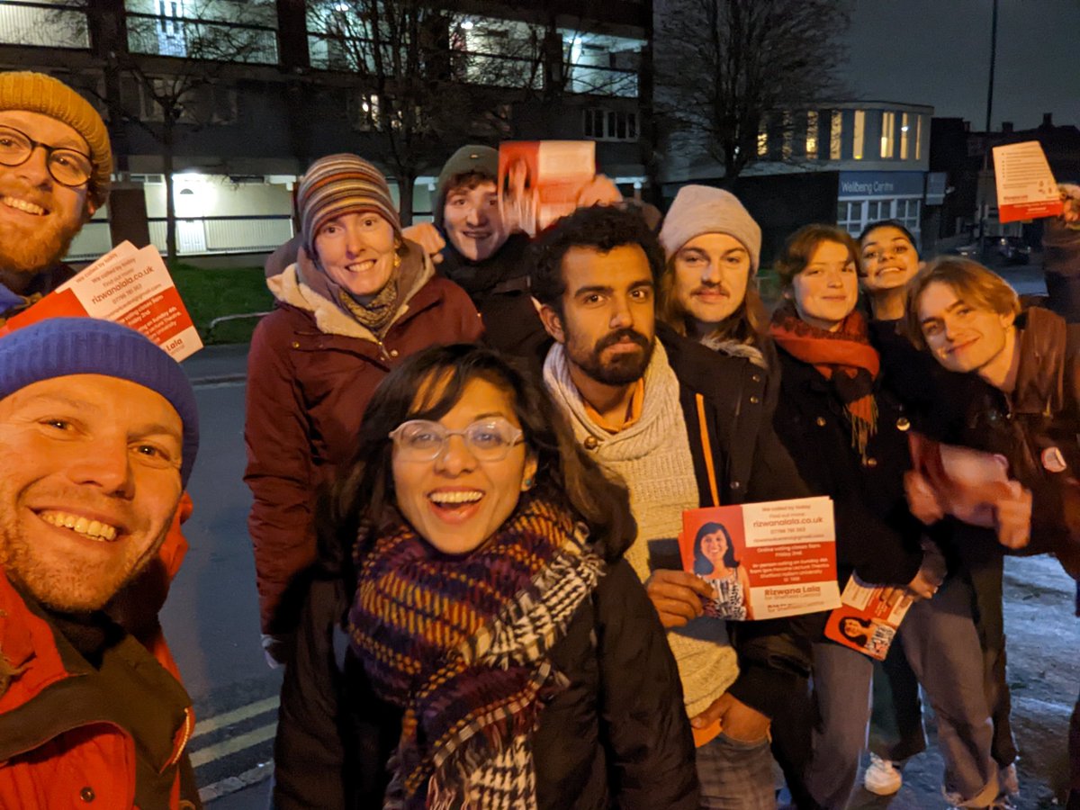 Team Rizwana talking with my lovely Labour neighbours in Nether Edge and Sharrow ✊🏾🌹