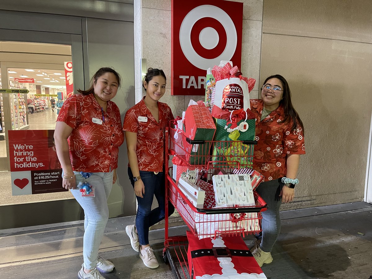 HUGSHawaii's tweet photo. Big mahalo to the HR team at @target @AlaMoanaCenter for adopting one of our HUGS families for #Christmas and making their wish list come true with toys for the kids and necessities for their parents. You guys rock!
#HUGSHawaii #40yearsofHUGS #givingback #communitysupport https://t.co/KhSw1ZdMEt