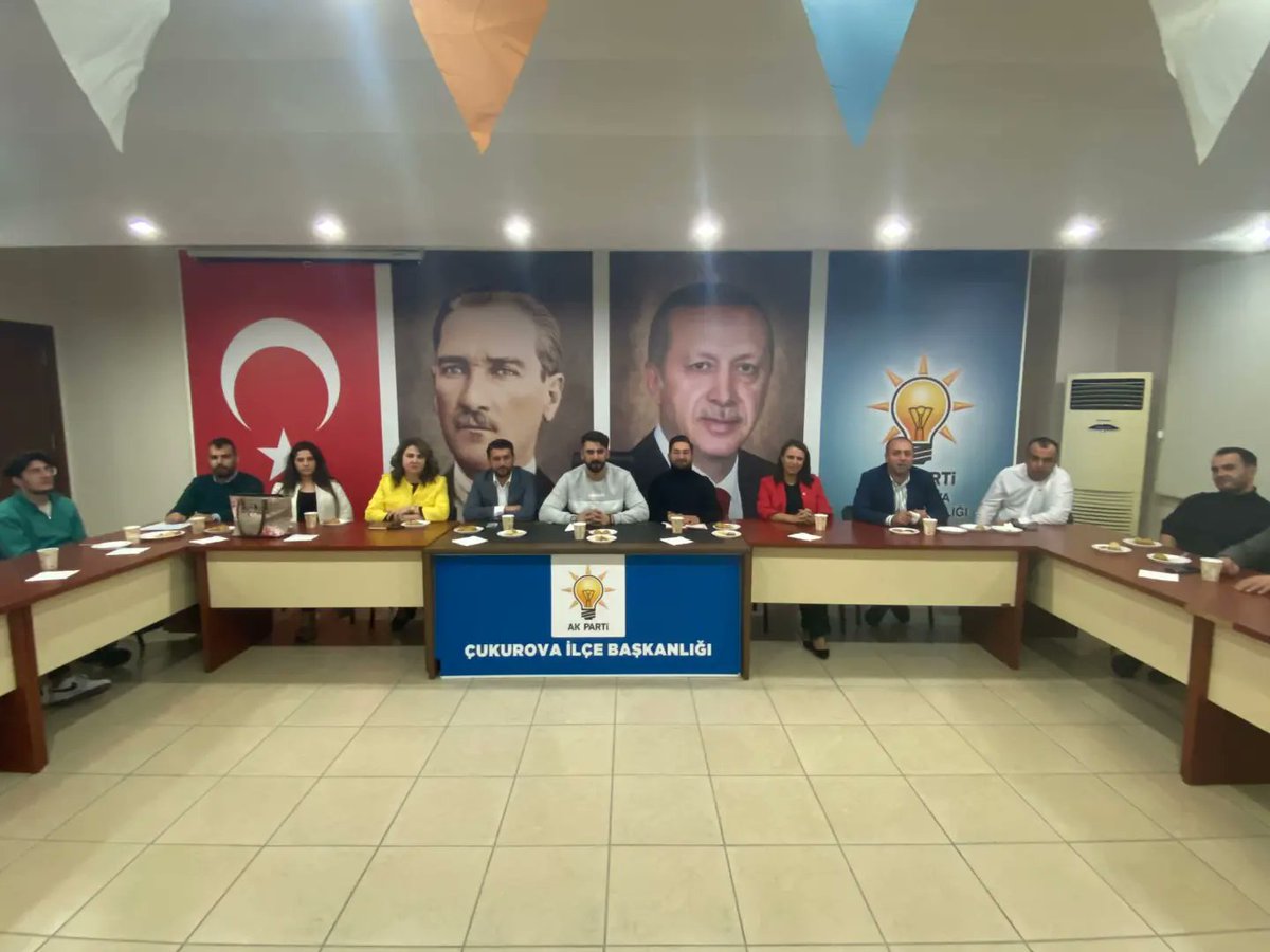 fulyaburmali's tweet photo. Çukurova Gençlik Kolları Başkanı @MehmetEmreCil01 ve Yönetim Kurulu Üyelerinin toplantısına Meclis Üyelerimizle katılım sağlayarak enerjilerine ve heyecanlarına ortak olduk.Bu kutlu davada yol yürümekten mutluluk duyuyoruz...
@aysekesir @mehmetay01 @sevilcan8 @SahinCetin01 https://t.co/FVfNBxCIVP