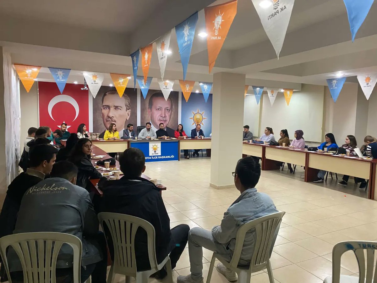 fulyaburmali's tweet photo. Çukurova Gençlik Kolları Başkanı @MehmetEmreCil01 ve Yönetim Kurulu Üyelerinin toplantısına Meclis Üyelerimizle katılım sağlayarak enerjilerine ve heyecanlarına ortak olduk.Bu kutlu davada yol yürümekten mutluluk duyuyoruz...
@aysekesir @mehmetay01 @sevilcan8 @SahinCetin01 https://t.co/FVfNBxCIVP