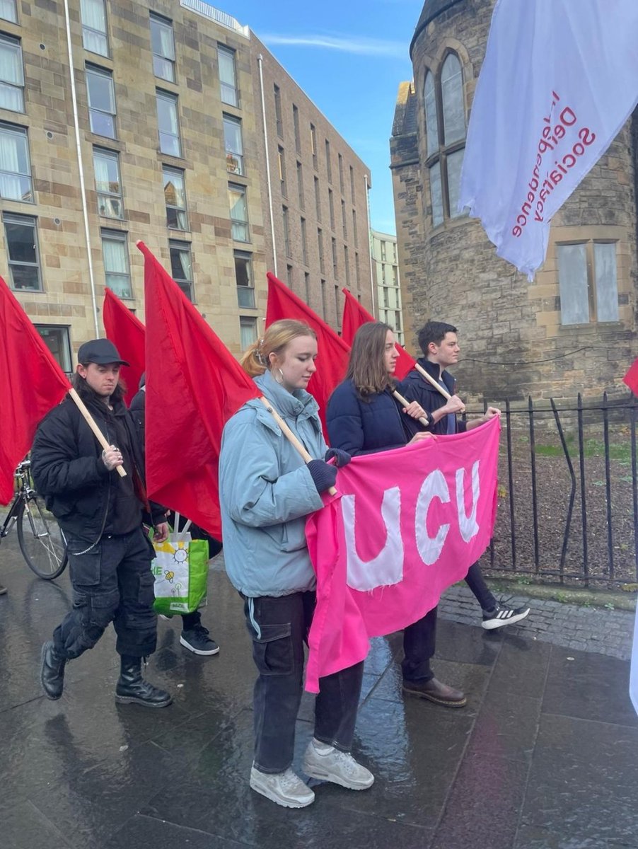 edi_commsoc's tweet photo. For the final day of this round of strike EUCS was out on the pickets once again showing solidarity and distributing teas and coffees for the striking workers! https://t.co/dZSwocwdD7