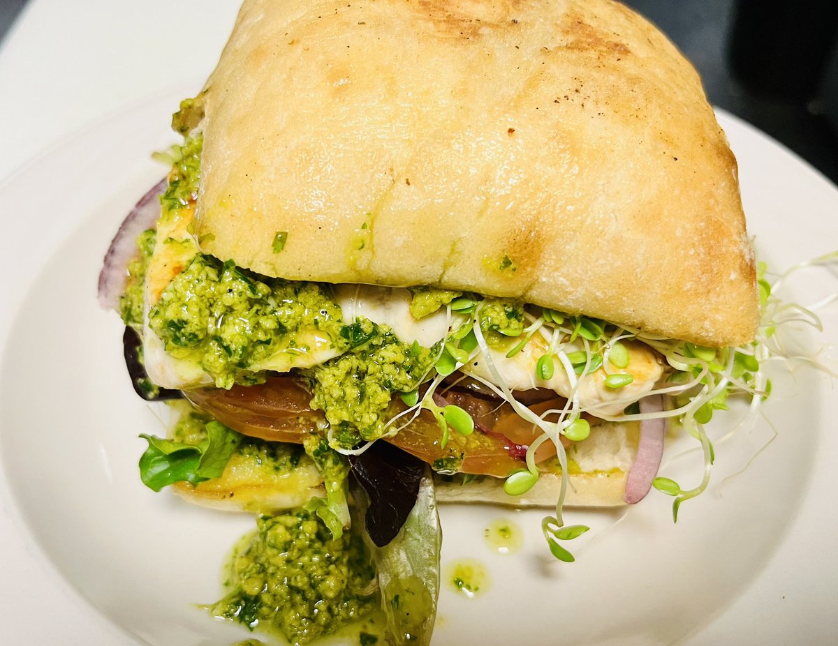 earthbistrocafe tweet media