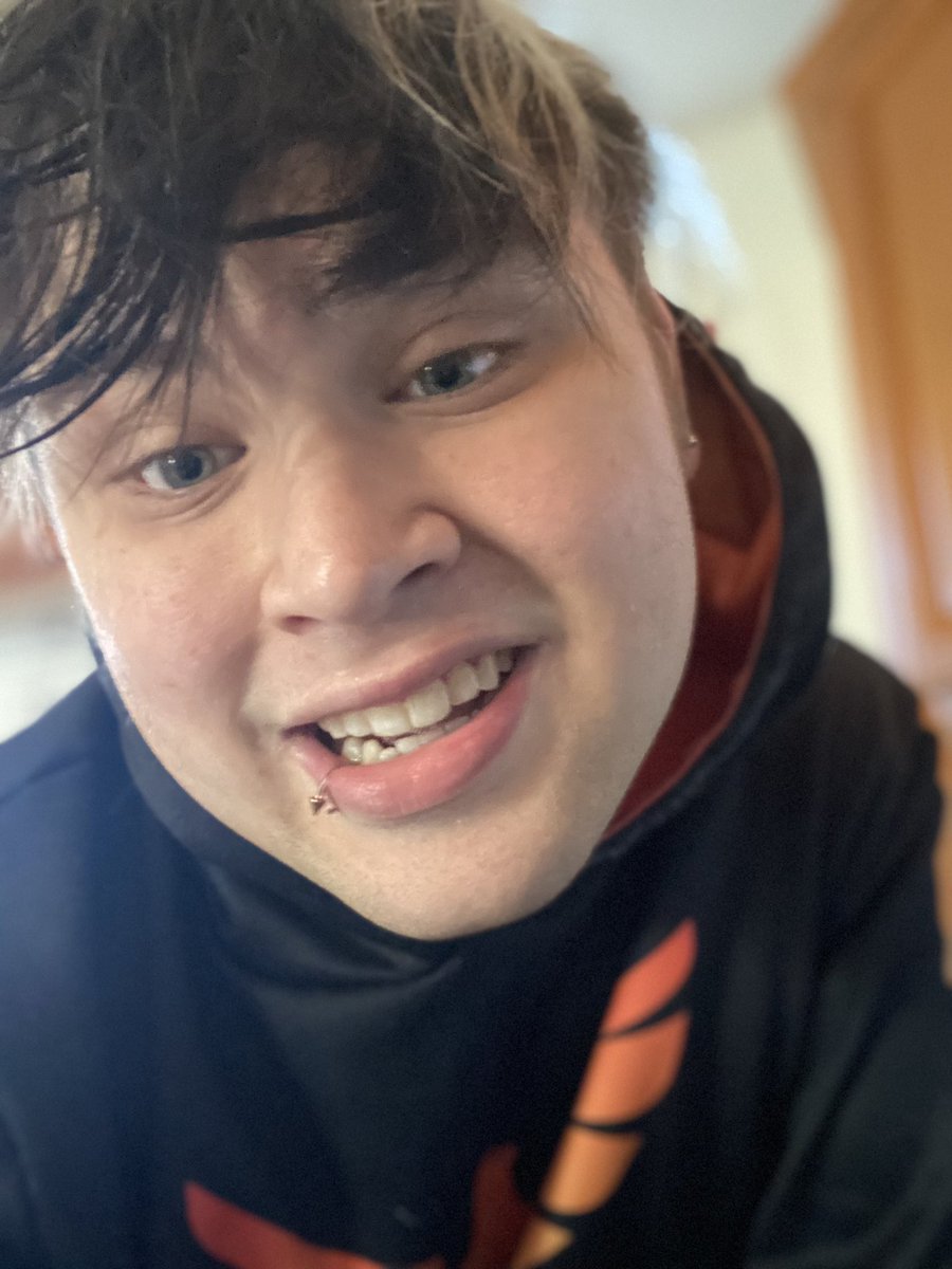 Buckeyebandit33's tweet photo. Who is ready for the last @PreCSGO match of the season? I know I am! Let’s end the season right and make it 3 straight w’s! I have my @PreGamingGG gear by @SoarDogg  have my @GLYTCHEnergy I’m ready to go! See you there! 🦅
⏰: 9pm Est
📺: https://t.co/hFEJH0Cdao https://t.co/C9isZvuMZs
