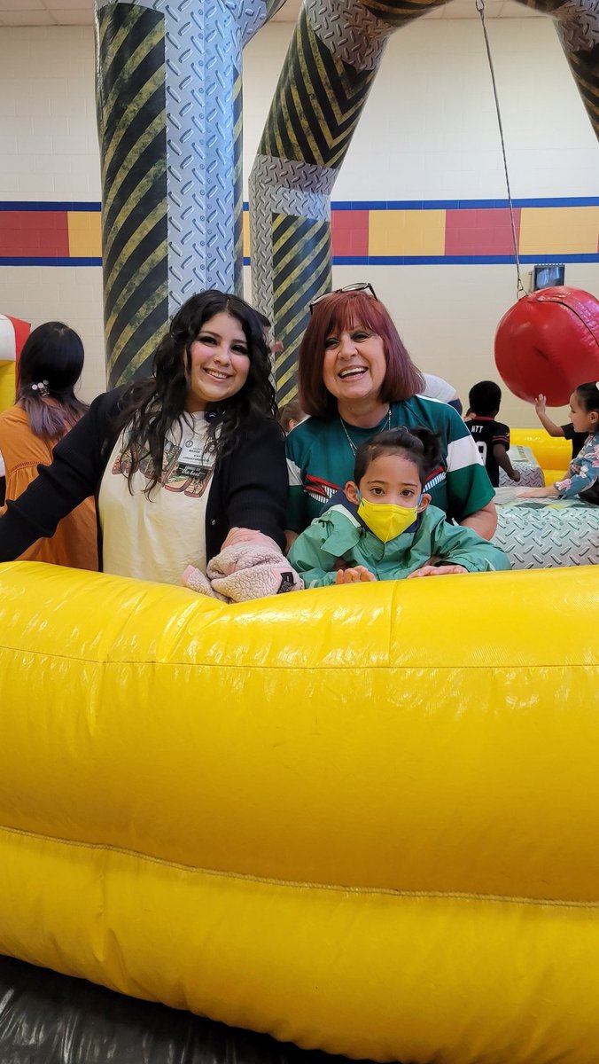BettyM007's tweet photo. Duryea Day of Awesomeness for students? LOL!! @Barwill71 @chammonded @ElisaRea2 @reginalcbutler @MsMiraanda22 @duryeaschool @GR_Houston @MrsMariaTrejo @CFISDPK1 @TheMECH97316738 @litteral_leonor @mrsamrv @C_Getschmann @TeachthenTybee @karenstull @MrsStockton_ @MissPatyQ https://t.co/ZKrSOcHXmO