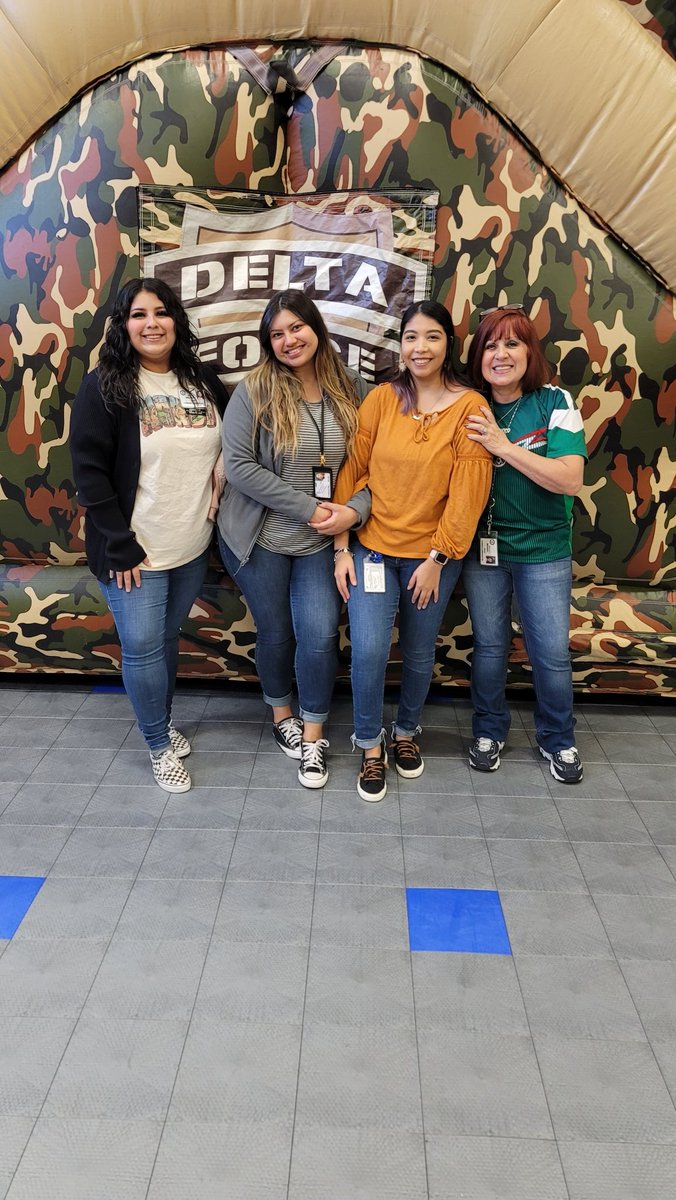 BettyM007's tweet photo. Duryea Day of Awesomeness for students? LOL!! @Barwill71 @chammonded @ElisaRea2 @reginalcbutler @MsMiraanda22 @duryeaschool @GR_Houston @MrsMariaTrejo @CFISDPK1 @TheMECH97316738 @litteral_leonor @mrsamrv @C_Getschmann @TeachthenTybee @karenstull @MrsStockton_ @MissPatyQ https://t.co/ZKrSOcHXmO