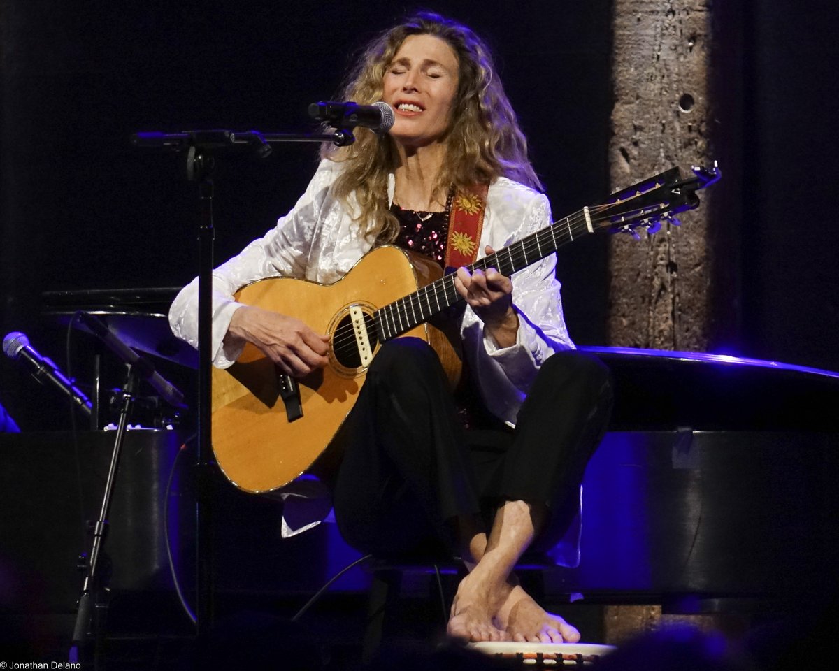 Some pics from Monday night's Sophie B. Hawkins <a href="/therealsophieb/">Sophie B. Hawkins</a> great show at NYCs <a href="/CityWineryNYC/">City Winery</a>. Sophie's new single "Love Yourself" out now. Photos:<a href="/photogjon/">Jonathan Delano</a>
