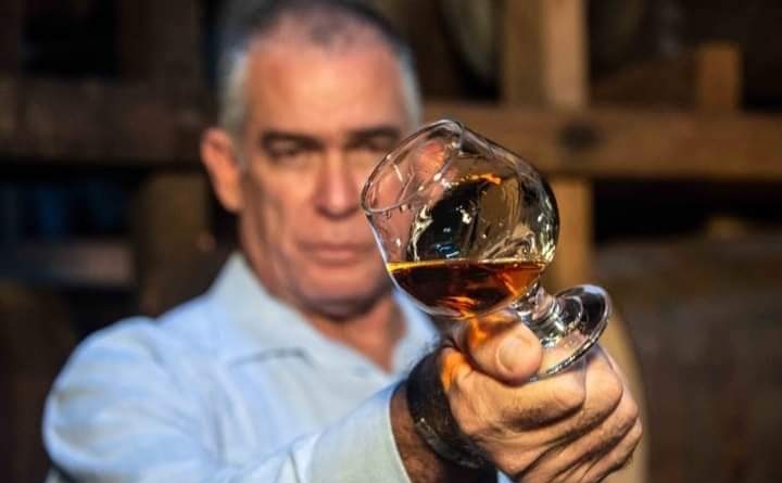 CubaRonSA's tweet photo. Define Saberes: Secretos que se preservan, se enriquecen y comparten y que hoy fueron declarados por @UNESCO_es como Patrimonio Cultural Inmaterial de la Humanidad. #UnSaberUnaPasión🇨🇺👇 https://t.co/VyAEZISwZ7