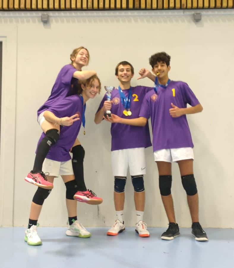 LPO_LouisArmand's tweet photo. Ce mercredi le lycée est officiellement Champion du @valdoise #UNSS en volleyball 💪💪 Félicitations 👏🏻👏🏻👏🏻 https://t.co/FAJoLfO7Ip