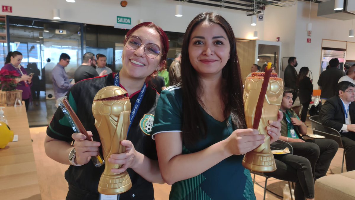 Radio_Formula's tweet photo. 📸FOTOS | Así se vive la emoción por el partido de México contra Arabia Saudita en Grupo Fórmula con una deliciosa @FrutichelaM. #sponsor https://t.co/SVGCsVWBhN