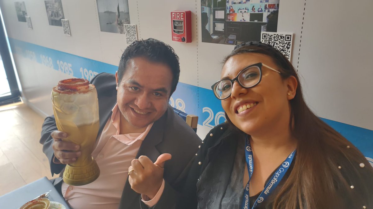 Radio_Formula's tweet photo. 📸FOTOS | Así se vive la emoción por el partido de México contra Arabia Saudita en Grupo Fórmula con una deliciosa @FrutichelaM. #sponsor https://t.co/SVGCsVWBhN