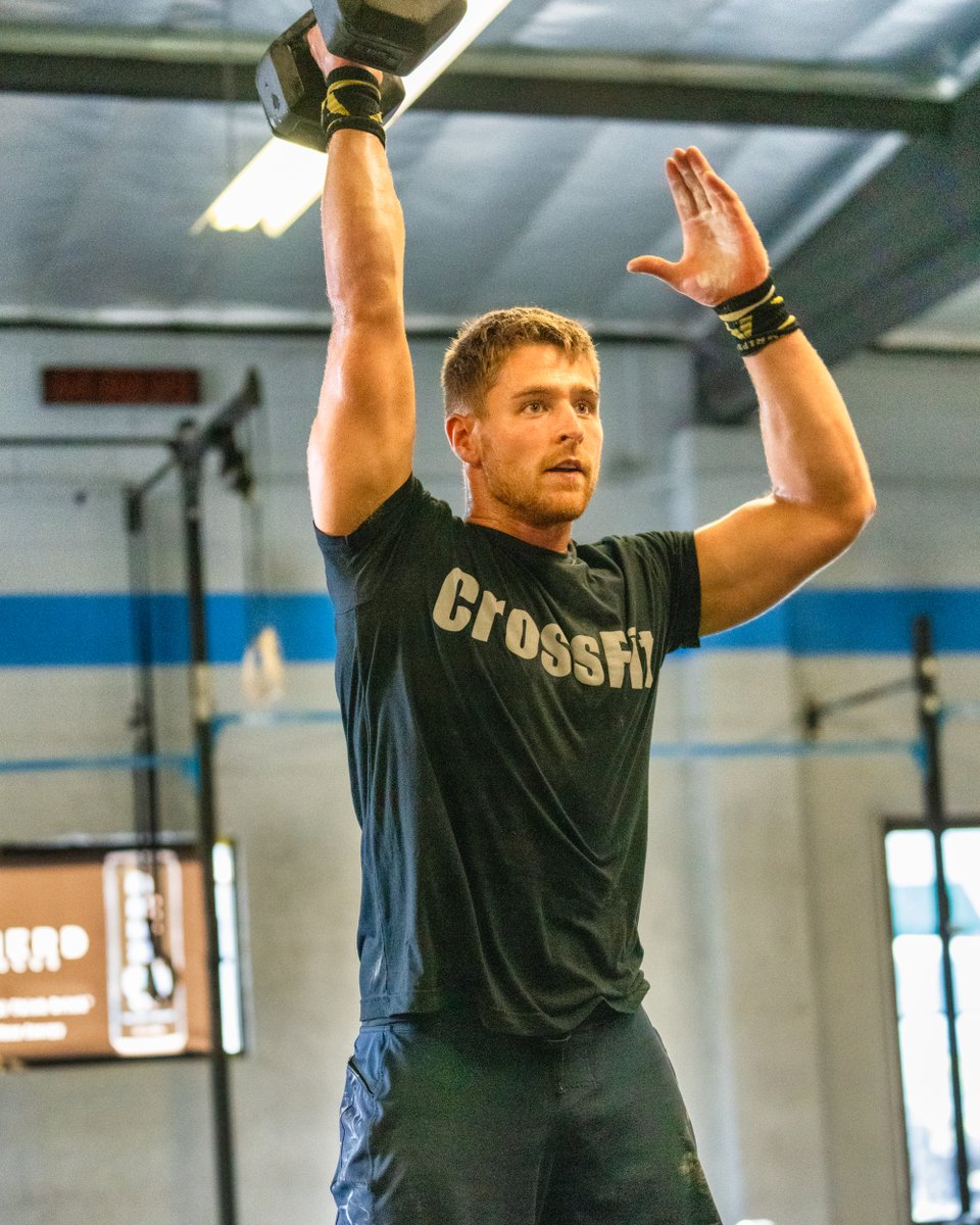 Meader's tweet image. Oh yeah, also here&apos;s some promo photos of attractive people drinking the product so you know it&apos;s good... wait is that blue top like... MSPainted on?! #GoNerdFocus #FOCUS2022 #alttextreminder #dontreadthealttext