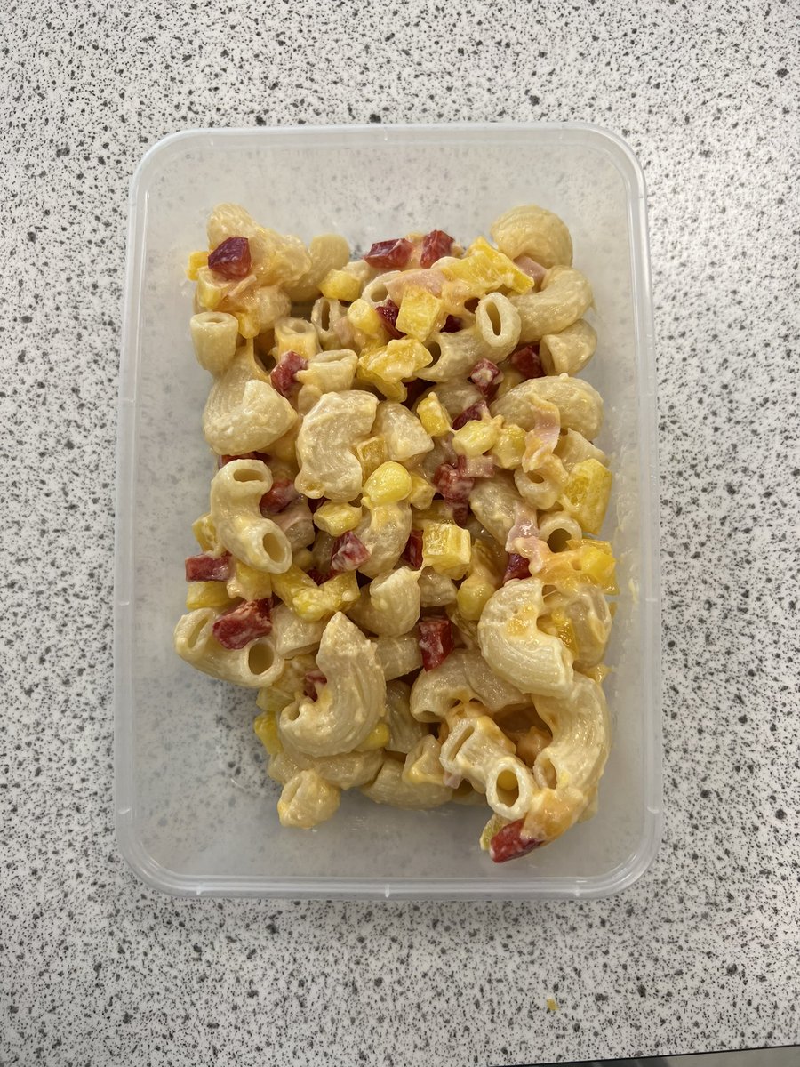 S1 pupils have been working on their safety when using the hob, and using some fantastic knife skills! 🧑🏻‍🍳🔪⭐️