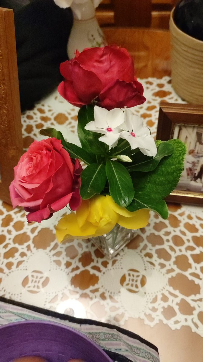 Stlmp_'s tweet photo. Nos encargaremos de que siempre tengas flores frescas como tú lo hacías. https://t.co/W4hkDYtnDC