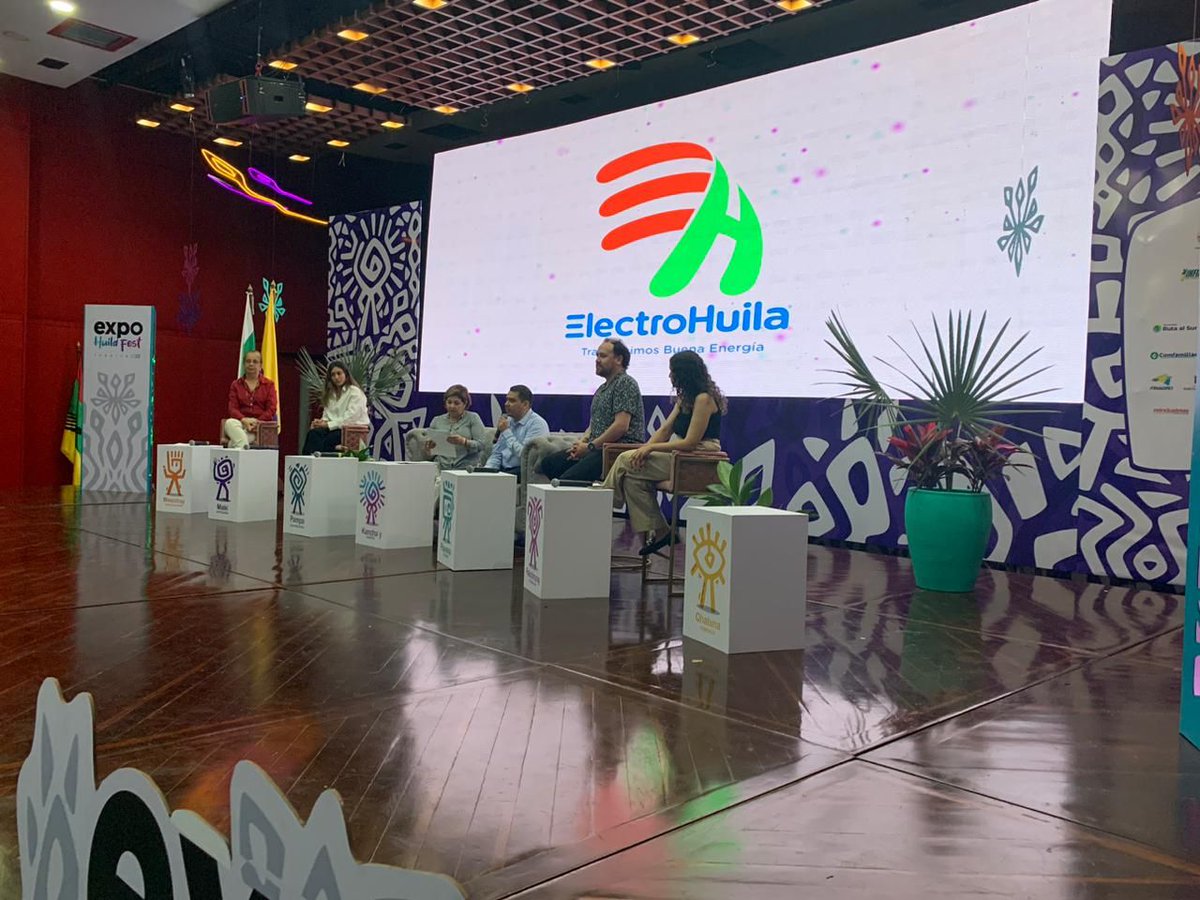 CAMCOLOMBOCHINA's tweet photo. Compartimos nuestra participación en #ExpoHuilaFest, dónde expusimos las oportunidades para emprendedores 🇨🇴 de la región en el mercado chino 🇨🇳.
Agradecemos a la @HuilaGob y @CCHuila por la invitación a este evento que genera grandes conexiones y relaciones comerciales. 📈 https://t.co/QXnwhXXPfz
