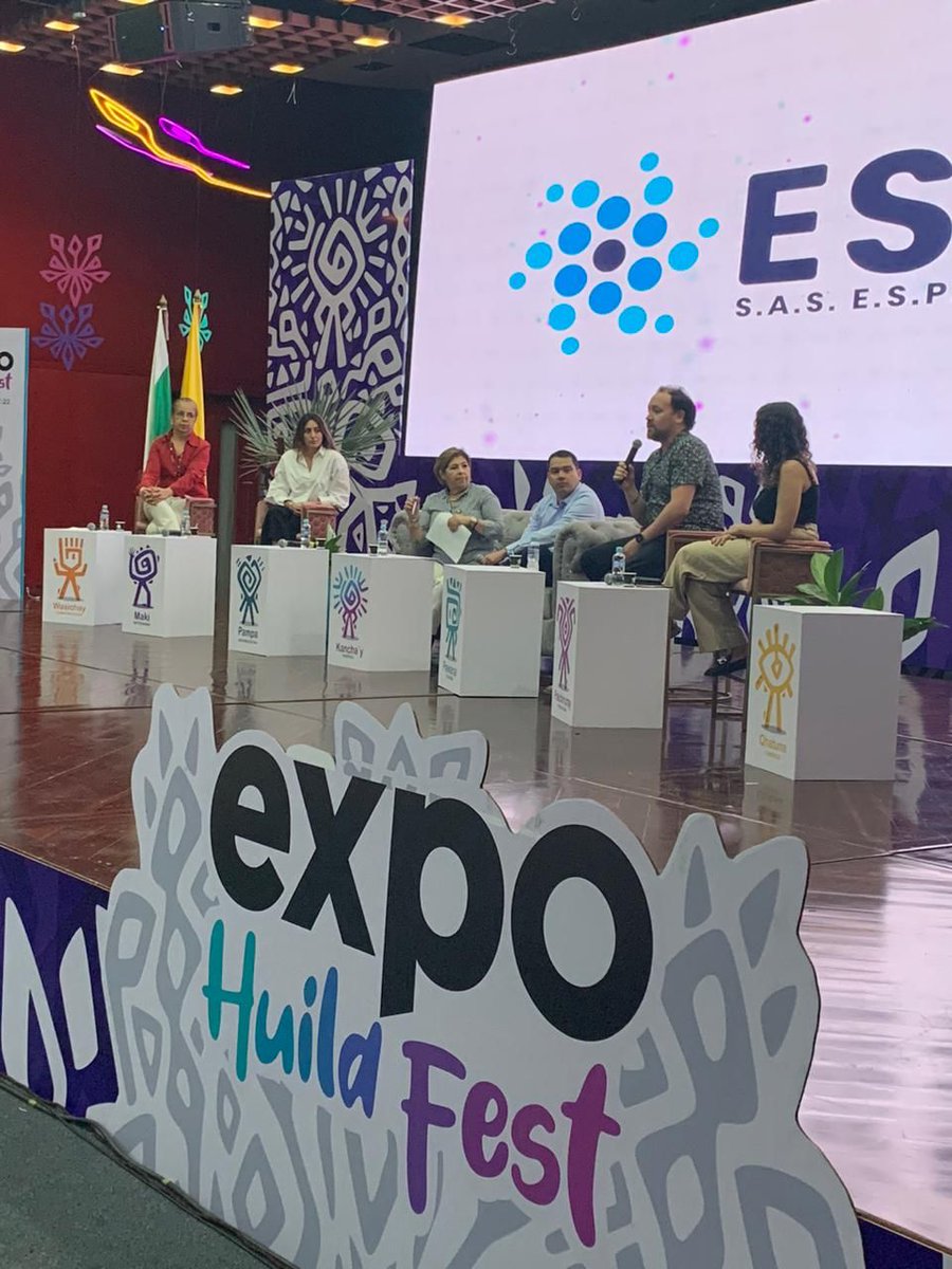 CAMCOLOMBOCHINA's tweet photo. Compartimos nuestra participación en #ExpoHuilaFest, dónde expusimos las oportunidades para emprendedores 🇨🇴 de la región en el mercado chino 🇨🇳.
Agradecemos a la @HuilaGob y @CCHuila por la invitación a este evento que genera grandes conexiones y relaciones comerciales. 📈 https://t.co/QXnwhXXPfz