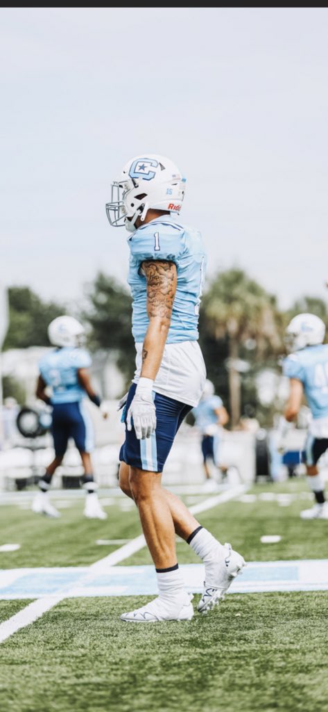 Avery Dixon✞ tweet media