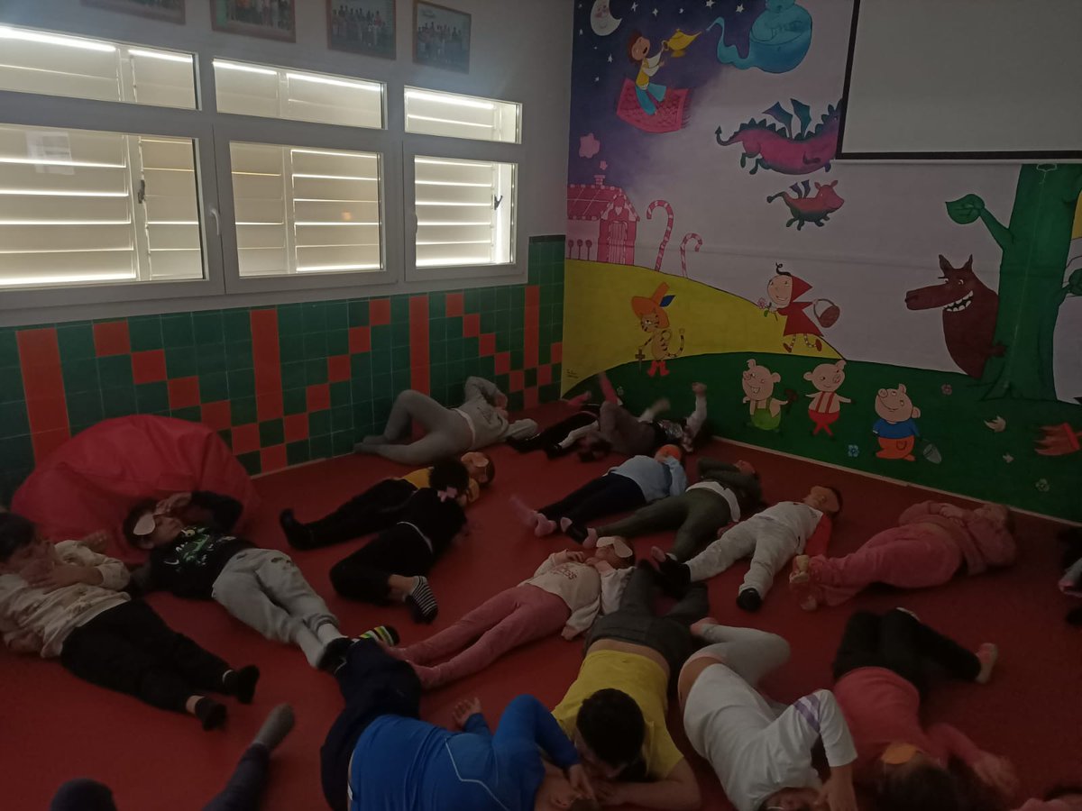 CeipTaraguilla's tweet photo. Iniciamos las actividades con motivo de la celebración del Día de la Discapacidad mediante un circuito de los sentidos. https://t.co/euSv1kMMXf