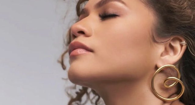 dayaupdated's tweet photo. @Zendaya 
starring in a new ad for lancôme 
along side @Lupita_Nyongo &amp; @lilycollins 

obsessed, obsessed, OBSESSED🤩
z, as well as the other marvelous women, looked AMZAZING https://t.co/cFErlgmPLA