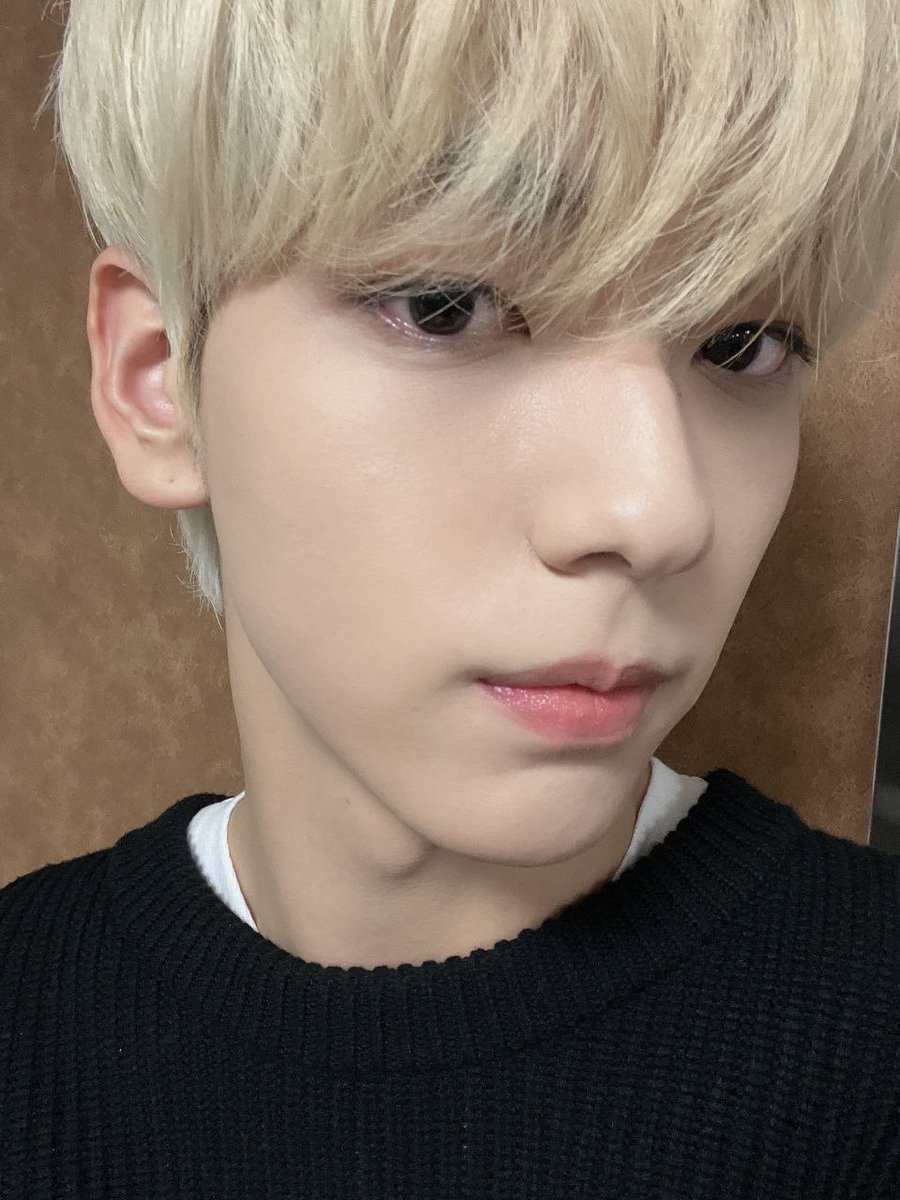 00FSUN's tweet photo. 컴백 곧이다 https://t.co/vWvd3Izv4s
