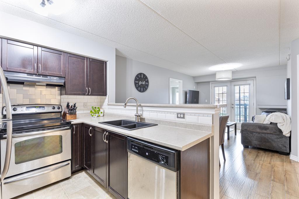 TheHanlonTeam's tweet image. Just listed in #milton perfect for #downsizer #investment #firstimehombebuyer. Over 700 Sq Ft. 
online.flippingbook.com/view/166035623/