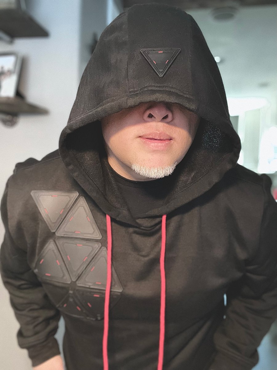 EditByJunior's tweet photo. GOD COMPLEX –– Hood//BSC.Type02 by @trueIMCMPLX snatched up at @DesignerCon. Heavy B4K3M0-N0 vibe /cc @0n1Force –– #EtherealEnclave
If a project is considering merch, highly recommend hitting up Bryan; this mfER doesn't miss. https://t.co/9TbxTdF1Pe