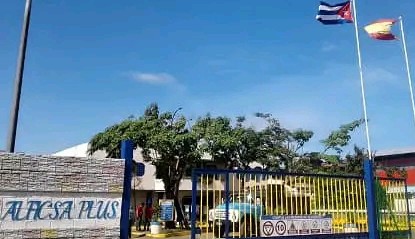 FernandezMaryde's tweet photo. La destilería de Alcoholes Finos de #Cienfuegos (ALFICSA) Plus celebra su eficiencia en el uso de la materia prima y la calidad de sus productos. #JuntosPorCuba #CienfuegosTrabajaViveYCrece https://t.co/sid4oO6ri7