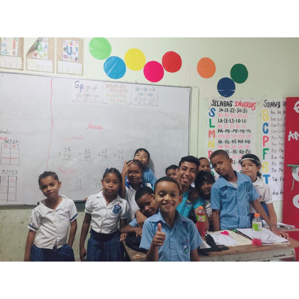 Luis_10042's tweet photo. #TransformoMiPracticaCuando Se que el trabajo del maestro no consiste tanto en enseñar todo lo aprendible, si no producir en el alumno Amor y Estima por el conocimiento.
@Unimagdalena @CREOUnimag @MelfyDiaz https://t.co/f6M2WjrTWC