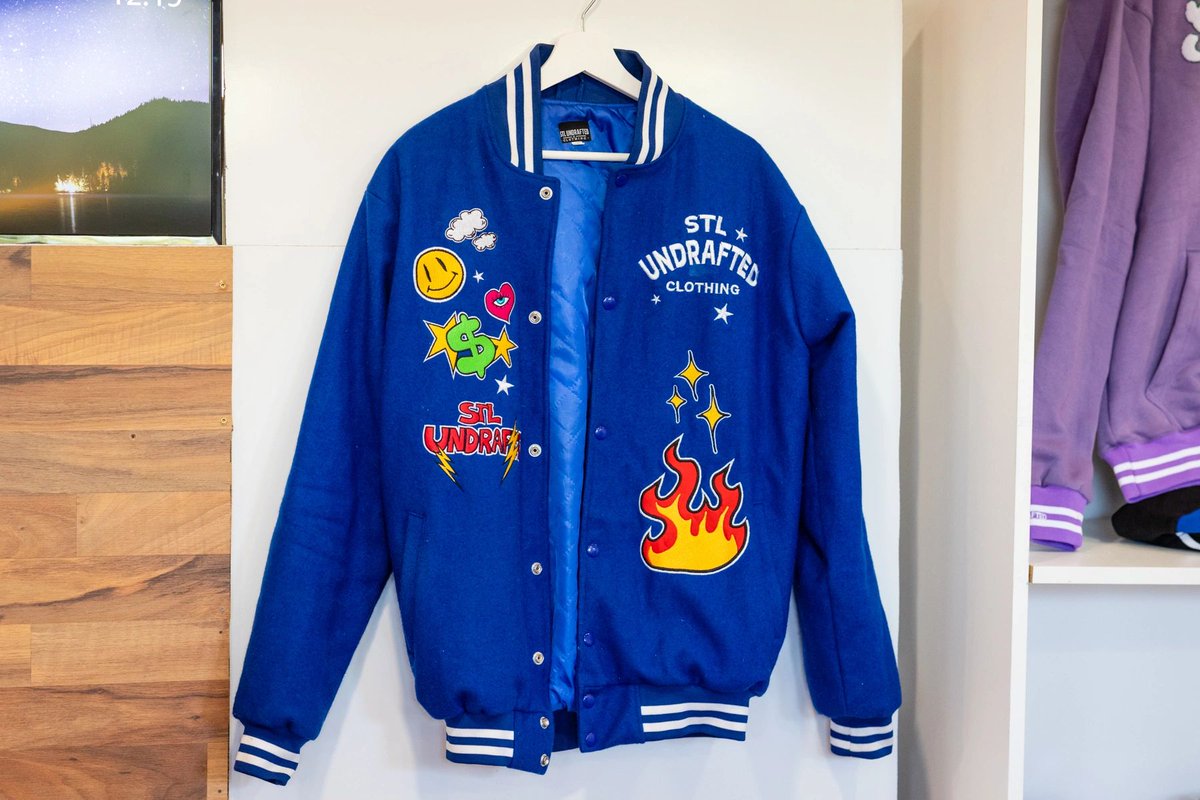 StlUndraftedClo's tweet photo. You'll find everything from T-shirts and hoodies to shorts and caps. Visit our store or head to our website to browse our current selection of one-of-a-kind clothing items. #STLUNDRAFTEDCLOTHING #StLouis #STL #PremiumMensClothing #LocalClothingBrand https://t.co/ybvQEku0Xq