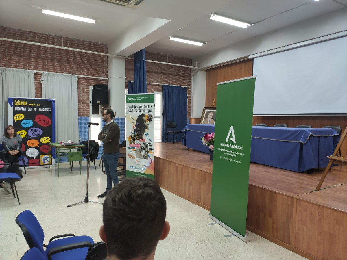 IAJuventud's tweet photo. El responsable del IAJ en Granada, @JLBombardino, ha estado hoy junto al alumnado del @IESFranciscoAya en un taller sobre prevención del #SIDA y las #ITS.
También ha acompañado a la Asociación #ADANER en el Día Internacional contra los Trastornos de la Conducta Alimentaria. https://t.co/uund0VBtLF