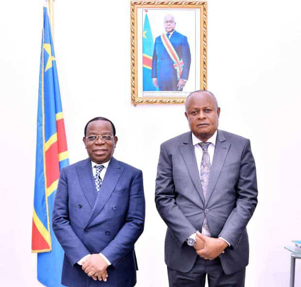 SGMinBudget's tweet photo. Reçu par le président du sénat @PLukwebo, le nouveau secrétaire général au budget @SGMinBudget et le président du @senatrdc ont échangé sur les problèmes qui gangrènent l'administration publique et sur les pistes des solutions à préconiser https://t.co/sBsFdRp2Na