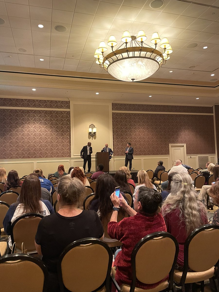 Mrs_DorianRASD's tweet photo. @Principal_EL  the FOUR C’s 🥰 kicking off the afternoon empowered #PaPBS2022 https://t.co/0bNxArSD7n