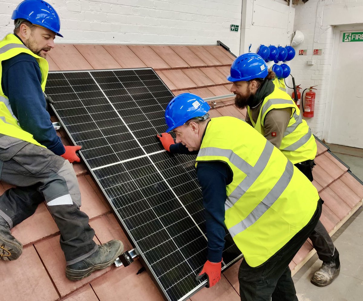 SkillsTotal's tweet photo. Weโve just completed our first Solar PV course๐
Secure your place on a future course, only ยฃ695 inc VAT, via our website https://t.co/frhK5JV9ed.
#solarpv #solartraining #sparky #qualityelectricaltraining #upskill #electricalcourses https://t.co/SFU9e7d17D