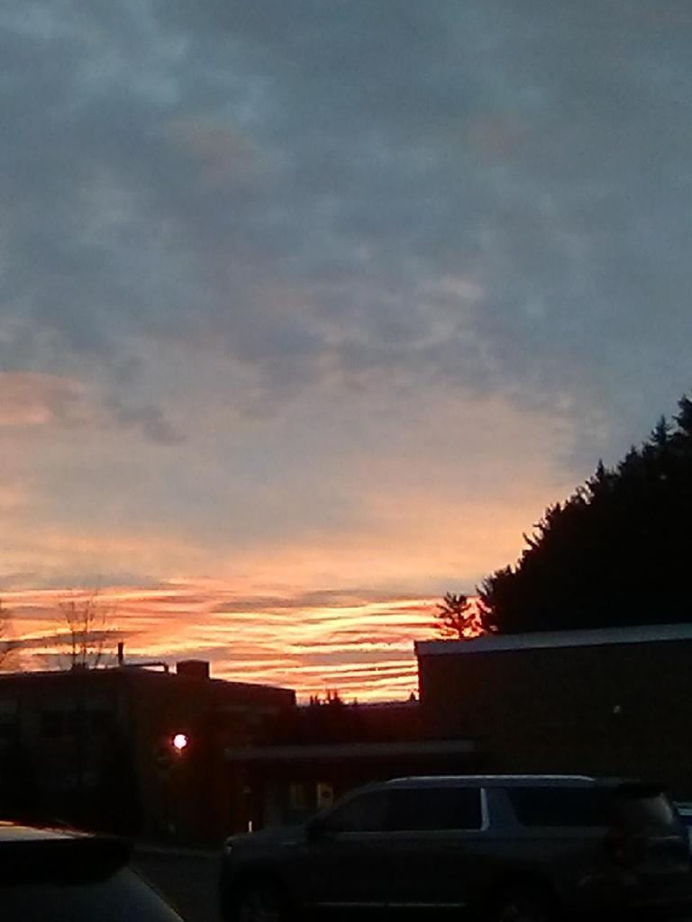 FitnessNotFads's tweet photo. Good Afternoon All!
A beautiful sunrise on this morning's #RuckMarch
Personal training client this afternoon and PM shift @mcsdFA Fitness Center this evening.
Truly miserable weather today. Rain, wind and temperature in the low 40s.
#ThePowerOfMovement https://t.co/fEh83TW3wK