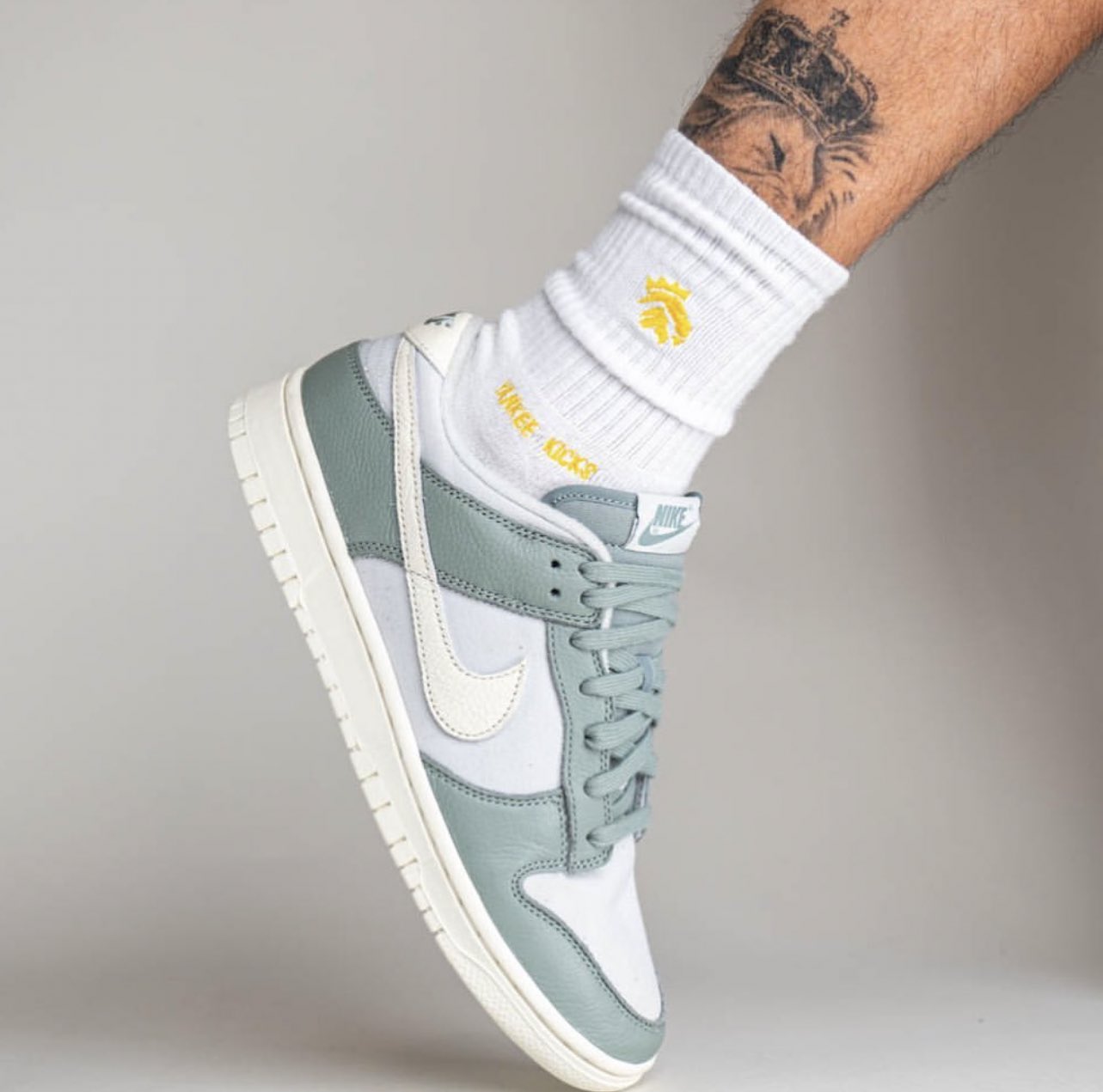 Mica green nike sales