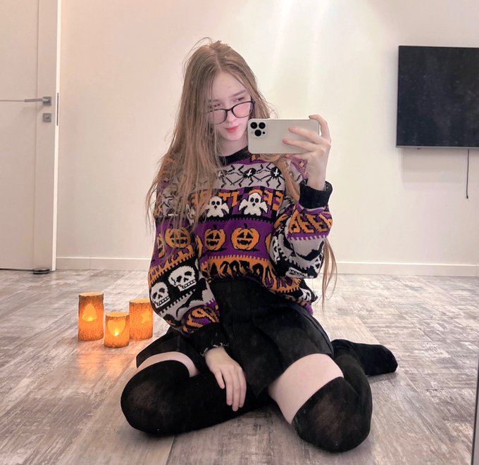 How do you like my sweaters? https://t.co/NtzIqgl3cA