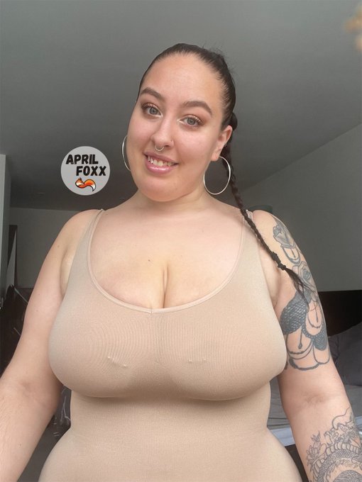 Do you like girls who have nipple piercings? ? https://t.co/A6uh75ehj6