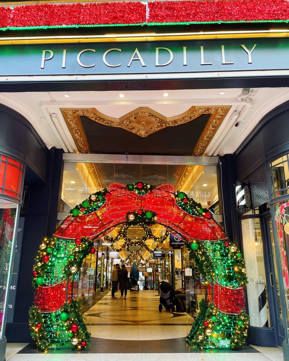 🎄🎁 THE ULTIMATE INDEPENDENT BIRMINGHAM XMAS GIFT GUIDE 🎁🎄 

'Tis the season to support local and we've curated an absolutely HUGE Xmas Gift Guide packed with over 150 of Brum's best indies so you can give the gift of local this festive season. Shop at: independent-birmingham.co.uk/blog/independe…