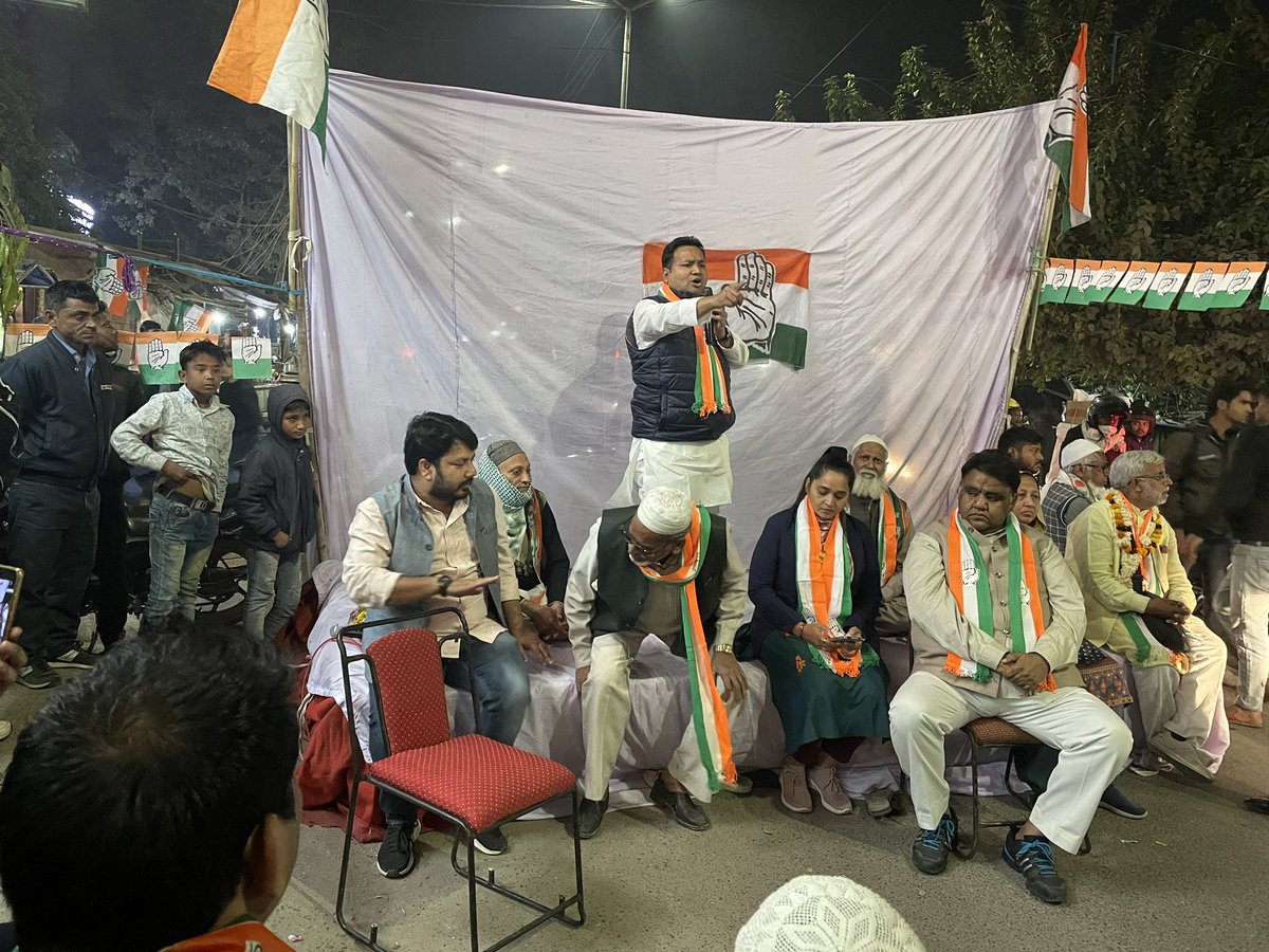 noor_ola's tweet image. विभिन्न वार्डों में प्रत्याशियों के लिए सभाएं और पदयात्रा का दौर जारी है !
ख़ासकर Abul Fazal Ward No.188 (Shaheen Bagh) की प्रत्याशी अरीबा आसिफ़ ख़ान के समर्थन में !
@ShayarImran 
@INCMinority 
#DelhiMCDElection
#CongressFor2022