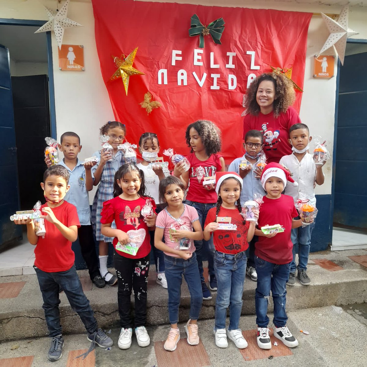 BrendaGomezBla1's tweet photo. #TransformoMiPracticaCuando  Aprendemos que la escritura siempre será importante dentro de la escuela porque es necesaria  e importante fuera de ella y no al revés,  formamos sociedad.@creounimagdalena @unimagdalena @NelfyDiaz  @cantillo_sharol @wendymlop  @rosaCas44971823 https://t.co/iYA7QLe3d0
