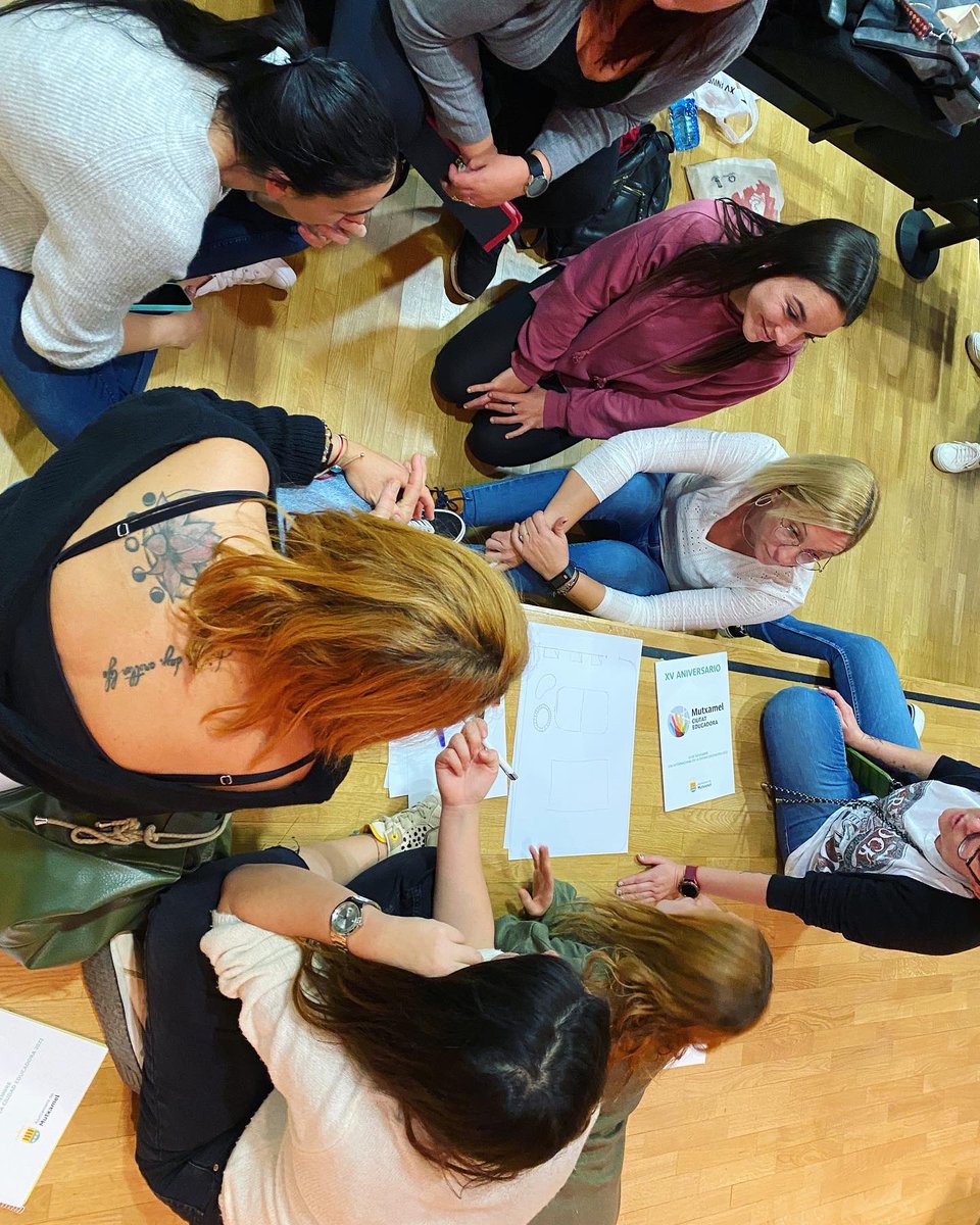 _Sirolopez_'s tweet photo. Una tarde de cuatro horas maravillosa de formación sobre #espacioseducativos #patiosinclusivos #aulascreativas con escuelas de #mutxamel y #alicante Graciassss por tanta pasión y profesionalidad @mutxamelayto @culturamutxamel #esenciaespacios https://t.co/BGEP0rC4u7