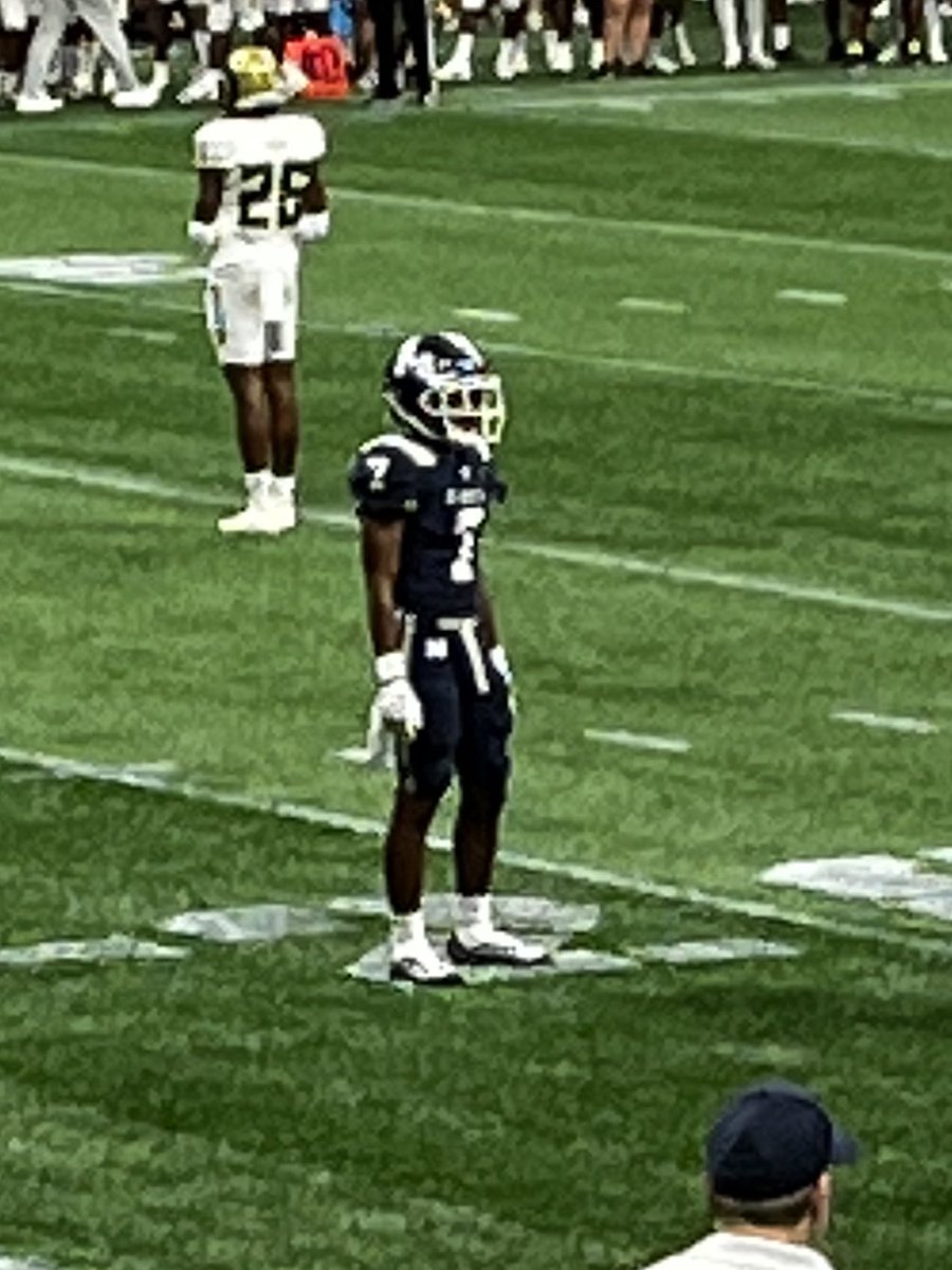 j3atyj's tweet photo. Thankful for everything @MHSFBFAMILY here’s my senior 2020-2023 tape🤟🏾 https://t.co/ecRm5jzhiF https://t.co/02fRyL1qIo