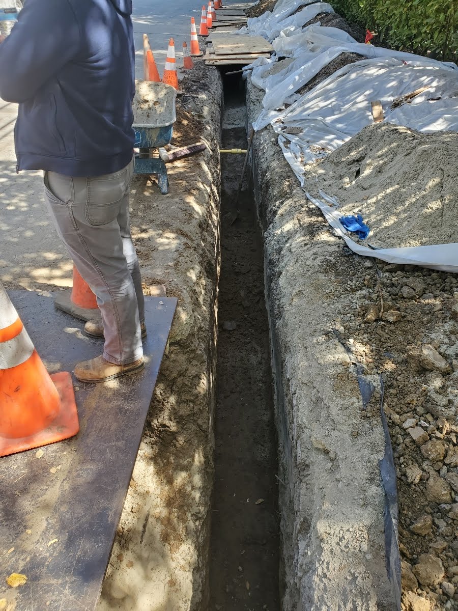Another trench!⚠️

# #happydays #water #westcoast #smallbiz #citylife #remodeledhome #workhard #weekendready #plumbing #smallbusiness #hardworkpaysoffs #remodeling #cityphotography #sanfrancisco #thankful #thanksgiving #SanFrancisco #weekendtime #cityscape #weekendspecials