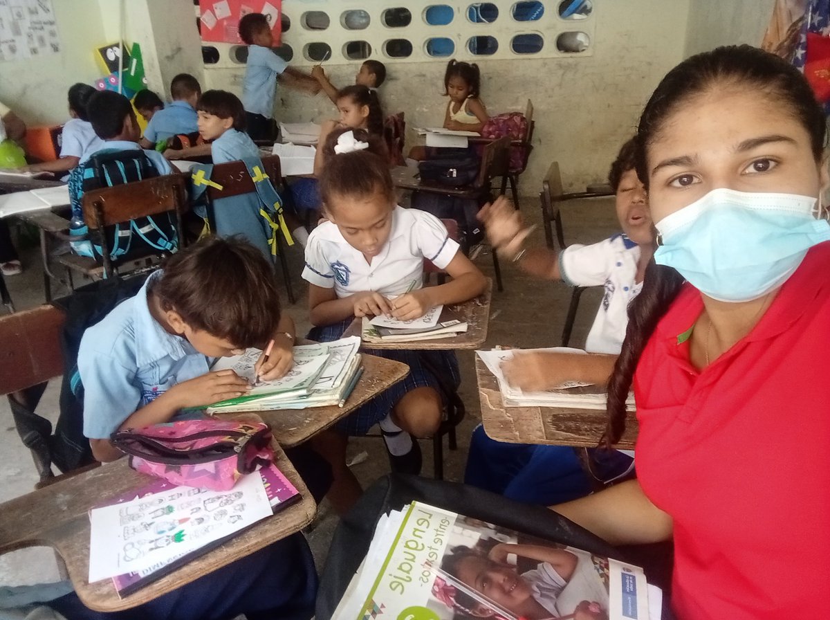 LauraGa29734849's tweet photo. #TransformoMiPracticaCuando 

Un buen maestro puede crear esperanza, encender la imaginación e inspirar amor por el aprendizaje. https://t.co/qGvKaoRCWe