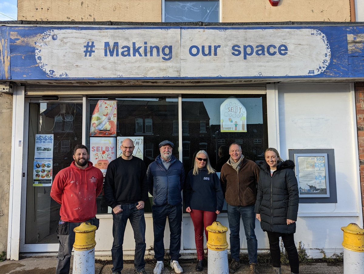 OurSpaceSelby's tweet photo. We were delighted and excited to officially hand over the keys to local builder Andrew Daltry to begin renovation work on 58 Flaxley Road. This will become a safe, welcoming place in the community for the community.
#MakingOurSpace #OurSpace for #selby #residents https://t.co/dZwNgm7LPZ