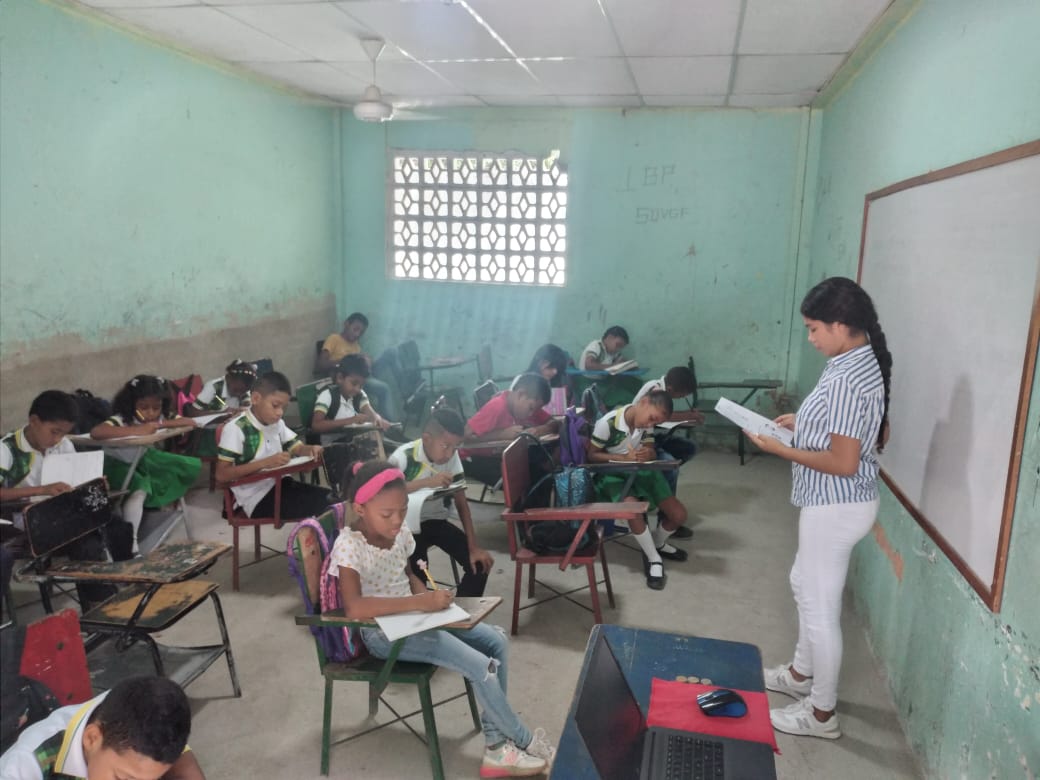Carmen08854153's tweet photo. #TransformoMiPracticaCuando  
Ser maestro es educar, y dejar huellas para la eternidad y forma personas exitosas para la vida❤️ https://t.co/2mJrUSPisx