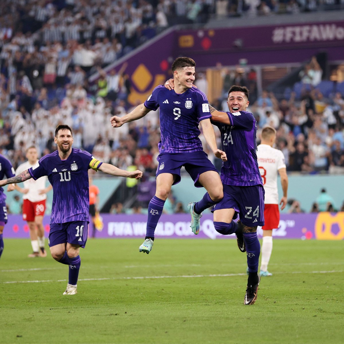 Ман сити реал 2023. Матч крылья советов цска. Кто победит футбол сегодня. Месси фифа 2022. Кто победит футбол сегодня.