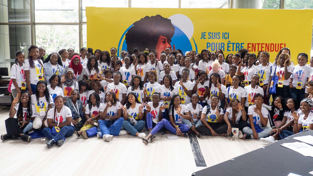 grant_leaity's tweet photo. Le #ForumFillesRDC se poursuit à Kinshasa. Je suis impressionné de voir toutes ces jeunes filles dynamiques, unies et engagées dans la défense de leurs droits ! https://t.co/aiS4H5mZ52