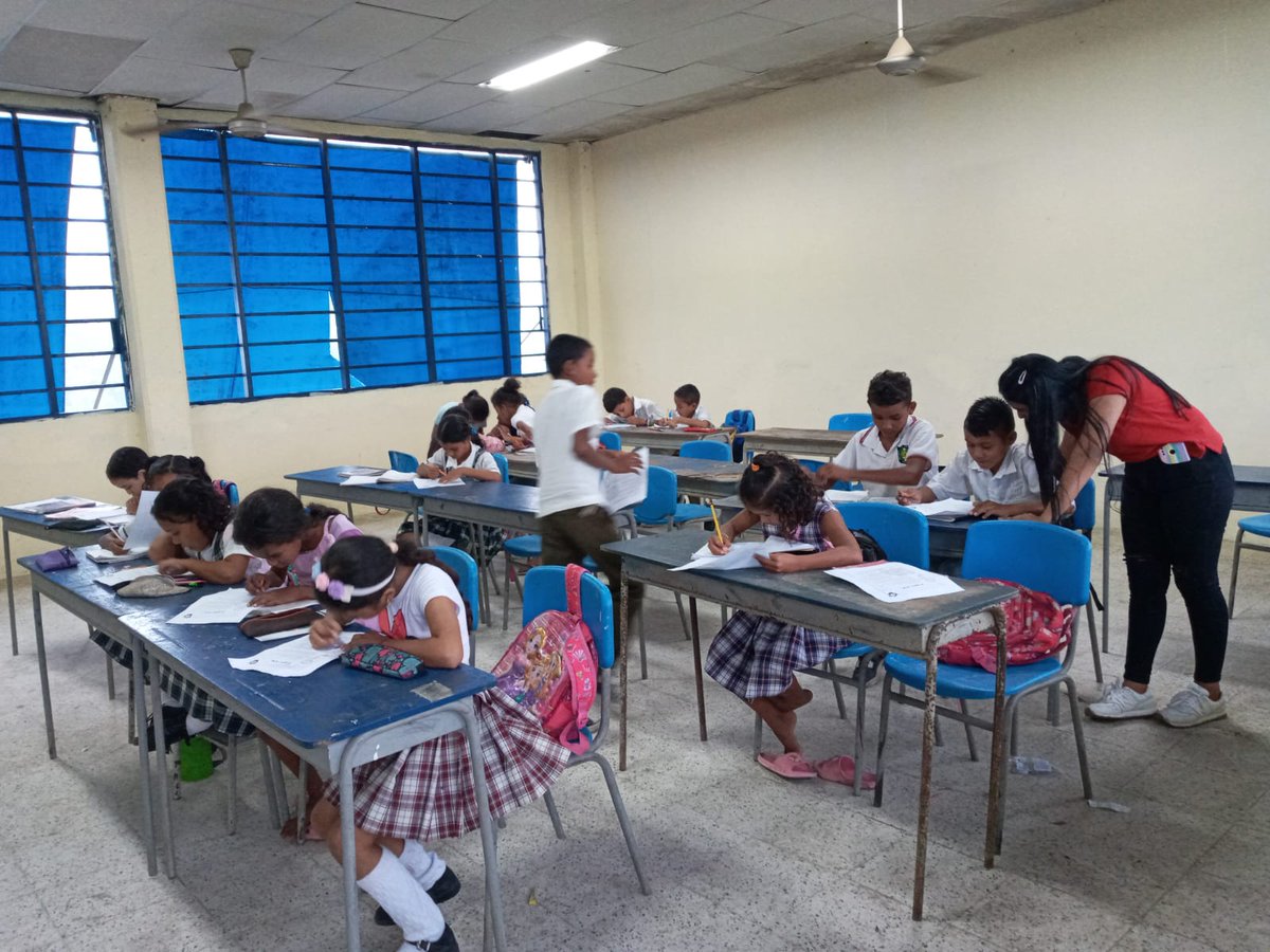 andrea20pabon's tweet photo. #TrnasformandoMiPrácticaCuando
Para viajar lejos no hay mejor nave que un libro, porque la educación es el alma de la sociedad. Sin ella estaría perdida.
@MelfyDiaz 
@wiliamcabeza 
@CreoUnimag 
@Unimagdalena 
@SilvanaCantil10 
@jesus17mp 
@BrendaGomezBla1
@Cielo_Vans 
@SujeydisC https://t.co/fcjWi4Hu1s