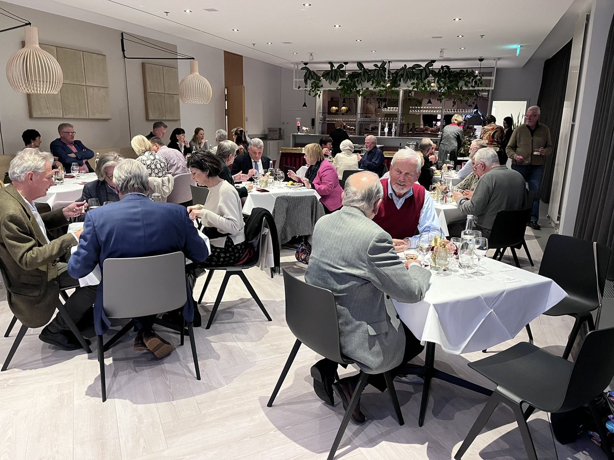 WESTWINDeV's tweet photo. Beim traditionellen #Gänseessen am 30. November  für unsere Westwind-Mitglieder erlebten 40 Gäste in der Landesvertretung Nordrhein-Westfalen in Berlin einen kurzweiligen Abend. Ein Lob auf die Küche und ein herzliches Dankeschön an das Team der Landesvertretung. @NRW_in_Berlin https://t.co/j4LIHqRBuQ